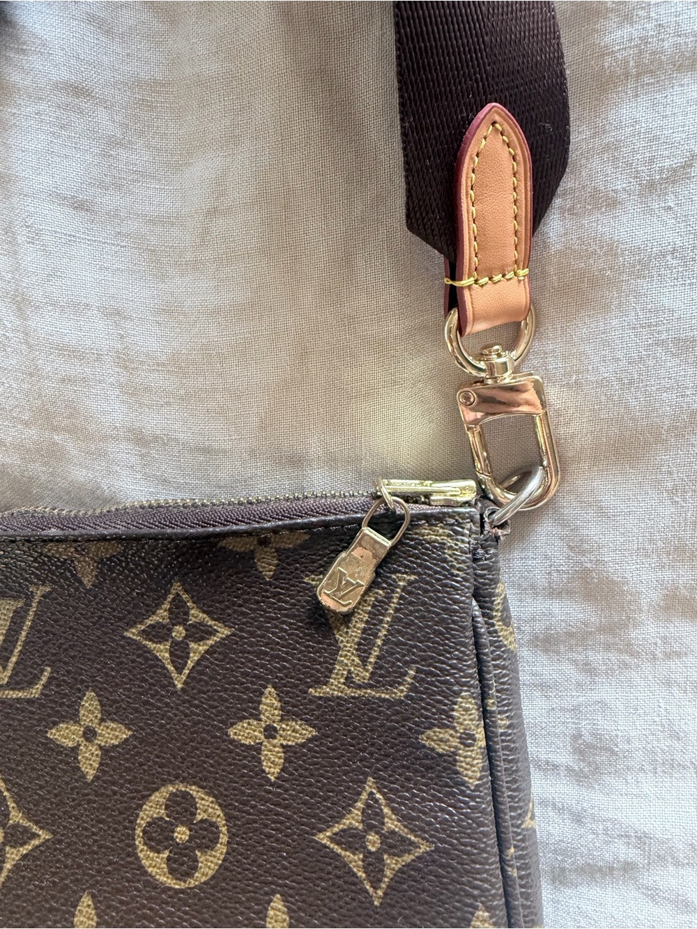 Authentic LV Monogram
Pochette - Picture 2 of 13